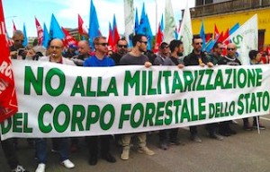 Protesta dei forestali CFS contro l'accorpamento all'Arma dei carabinieri (Provvedimento Madia-Renzi). Foto CGIL